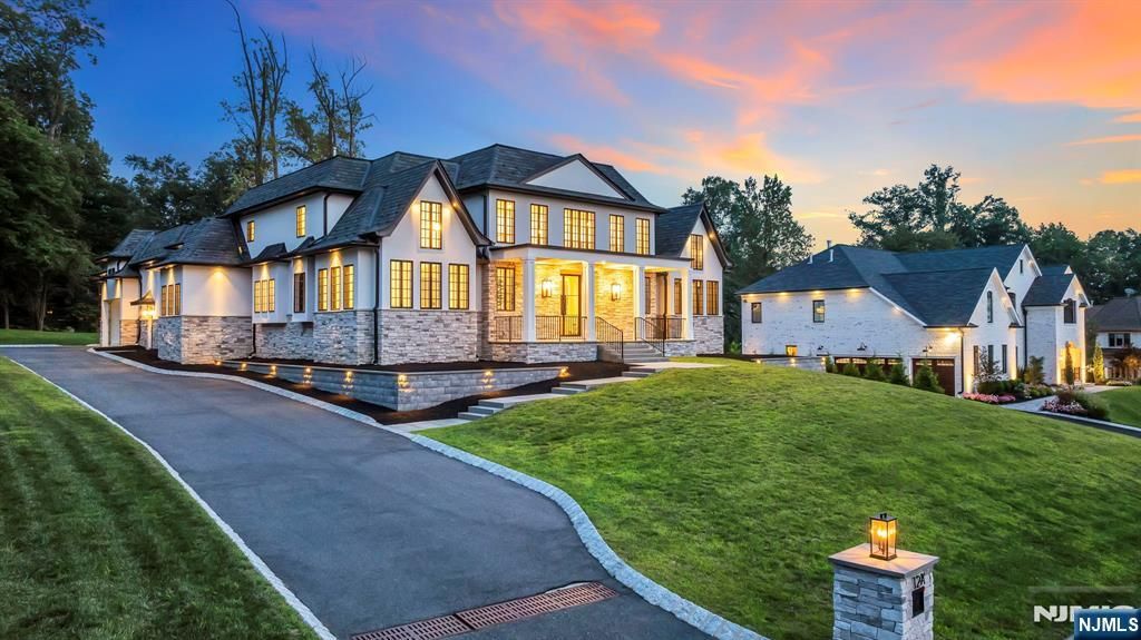 12a Hamilton Drive West