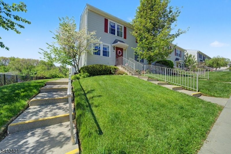825 Sierra Dr