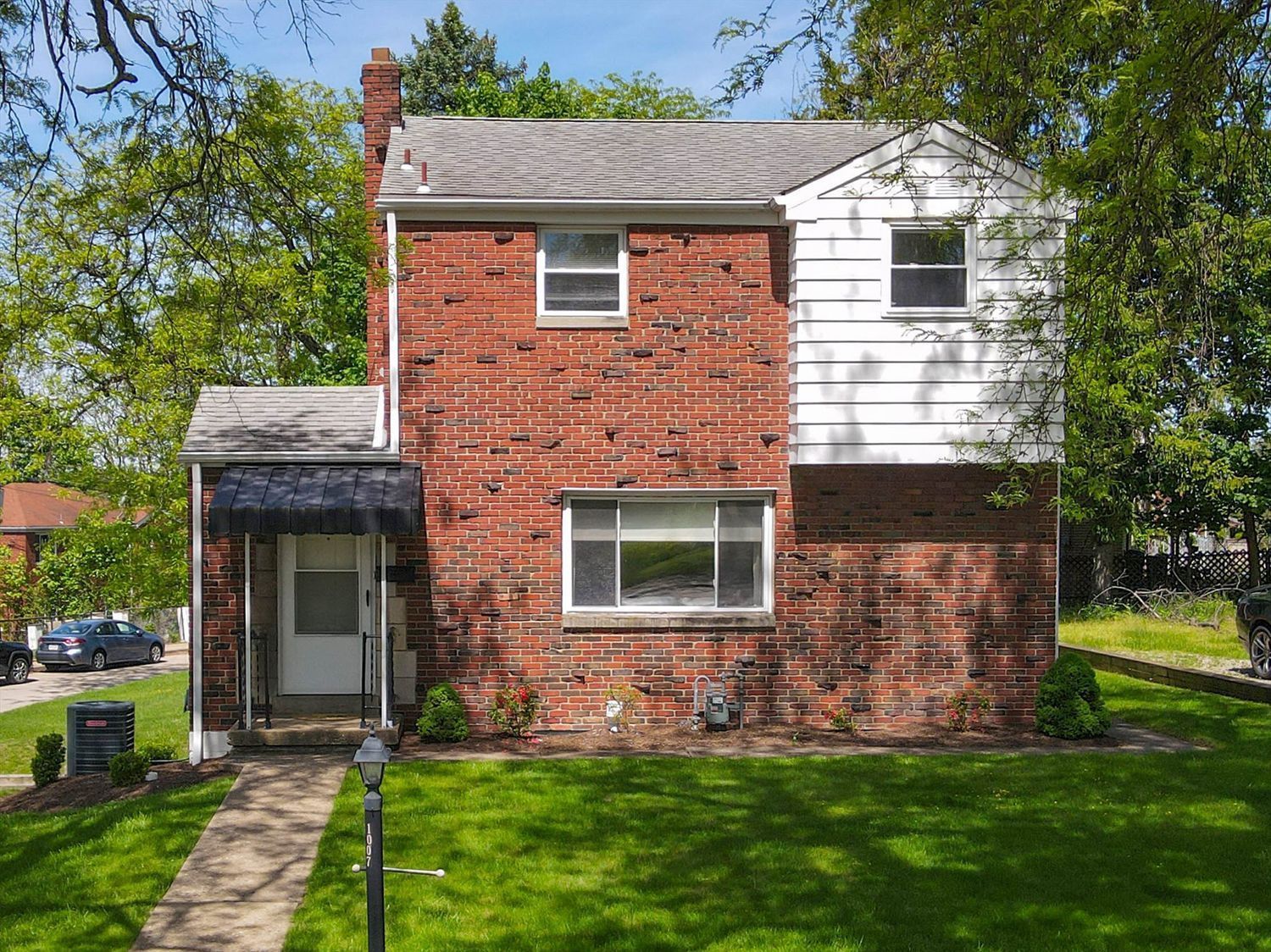 1007 Woodbine St. Street