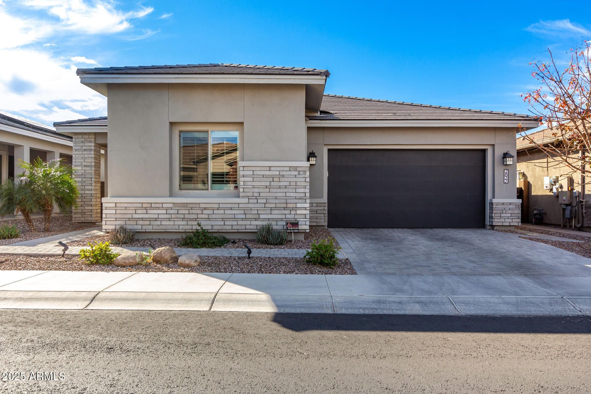 2827 E Robin Lane