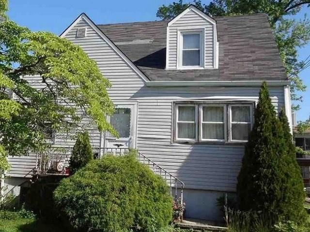 235 Delano Avenue W