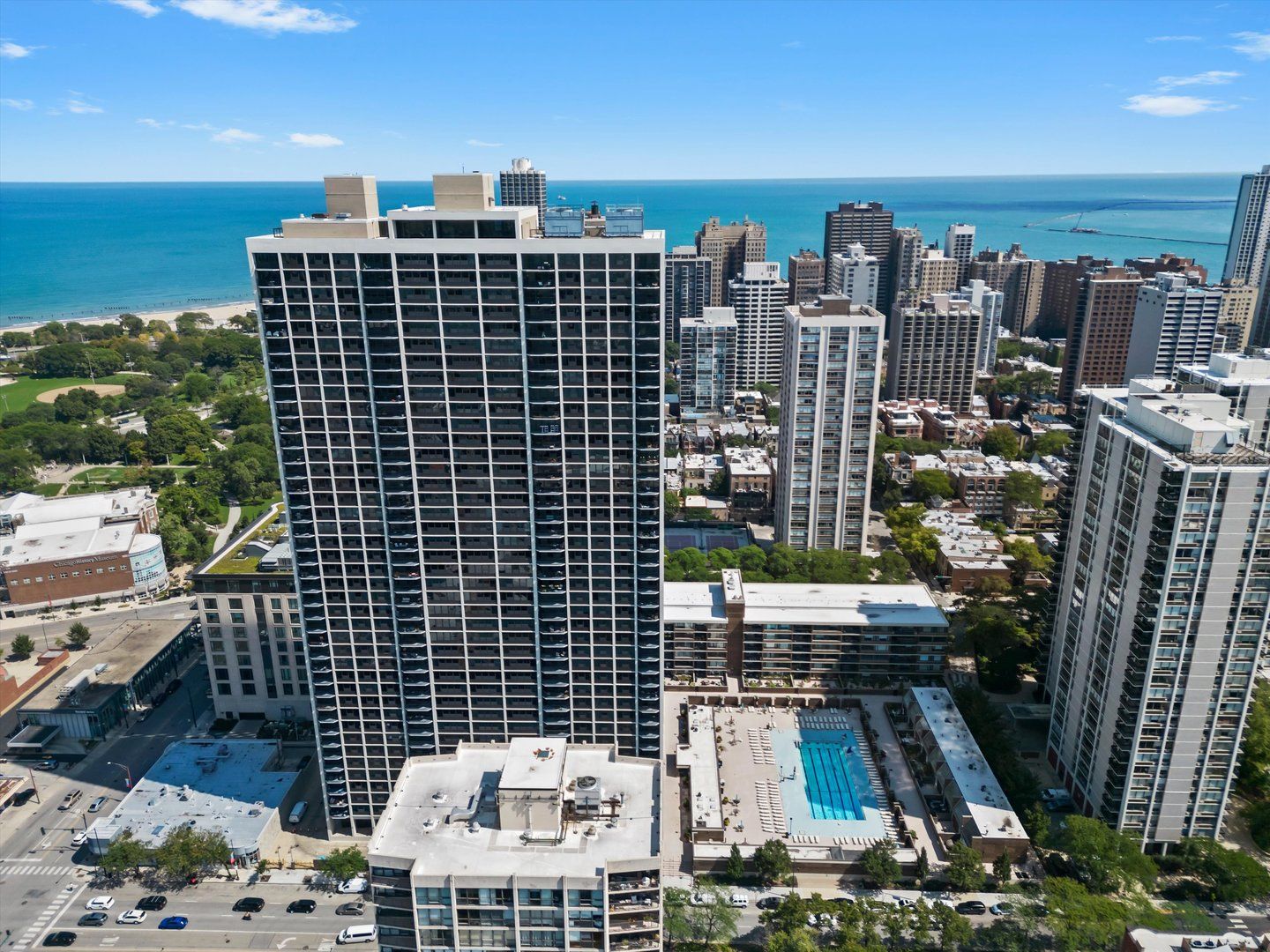 1560 N Sandburg Terrace 2708J