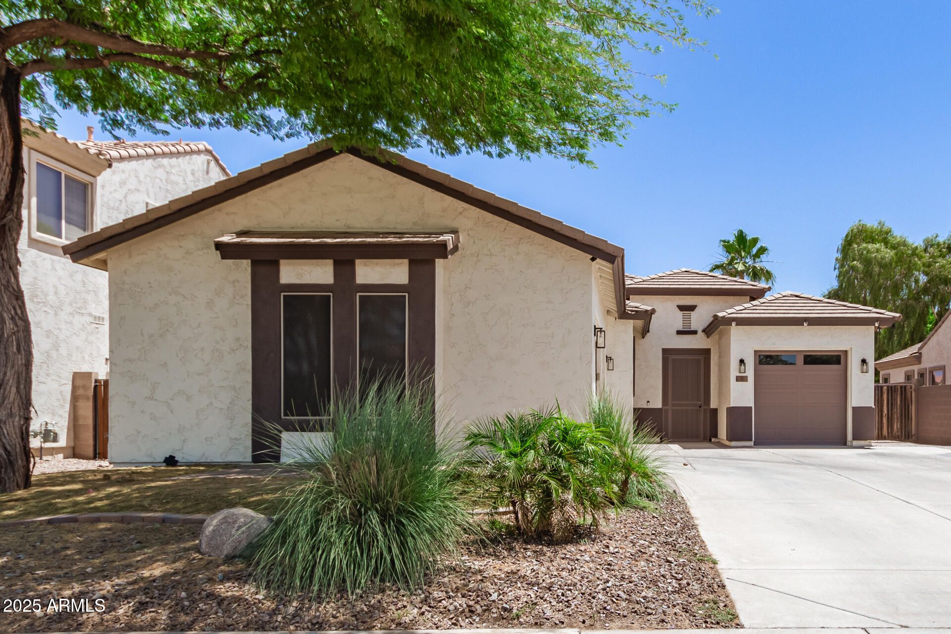 6805 S Sapphire Way