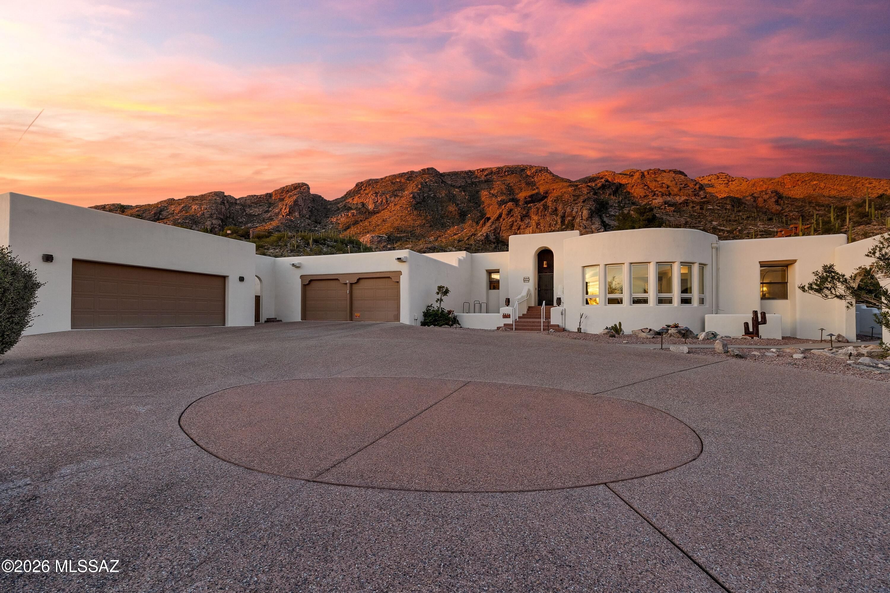 4911 E Oakmont Drive