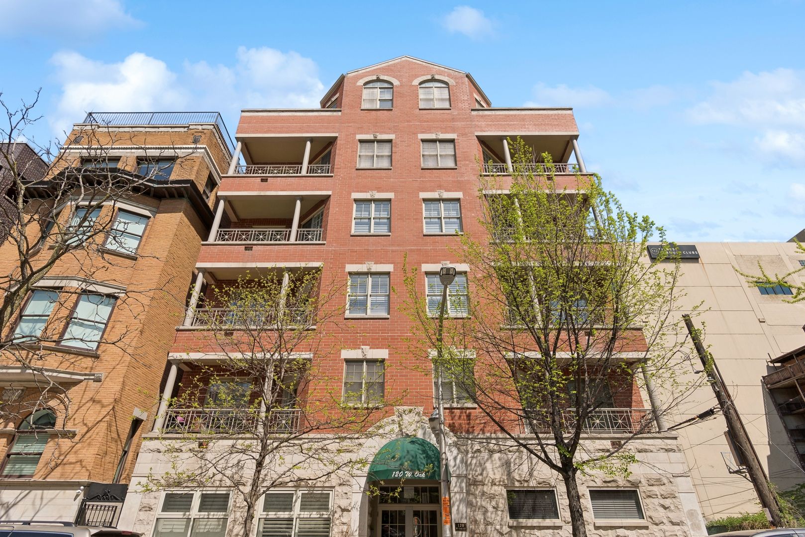 120 W Oak Street 2D