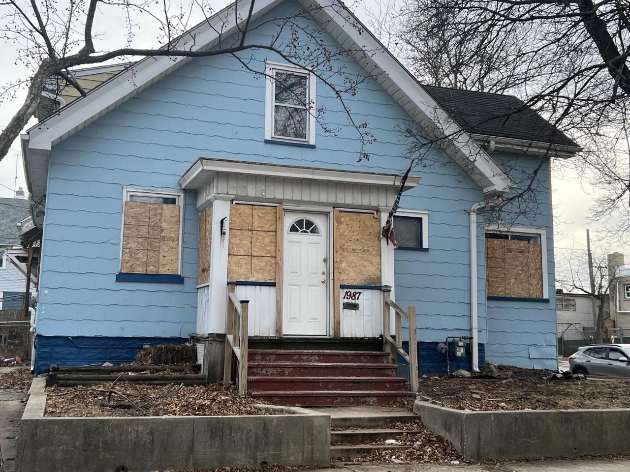 1987 West Melvina Street