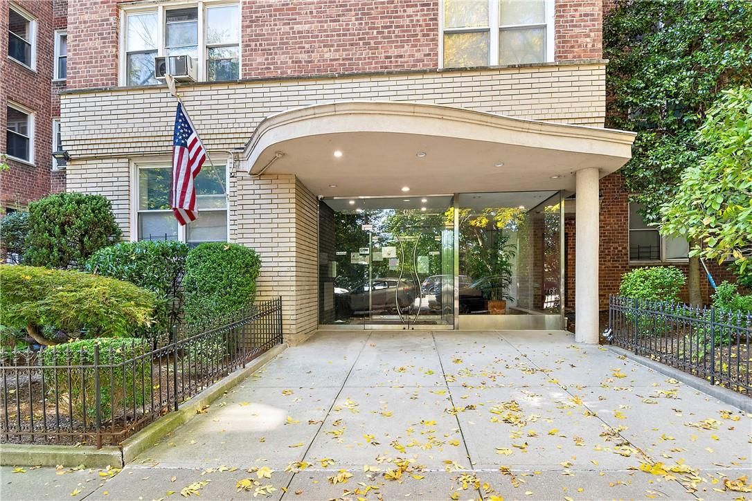 4295 Webster Avenue 4B