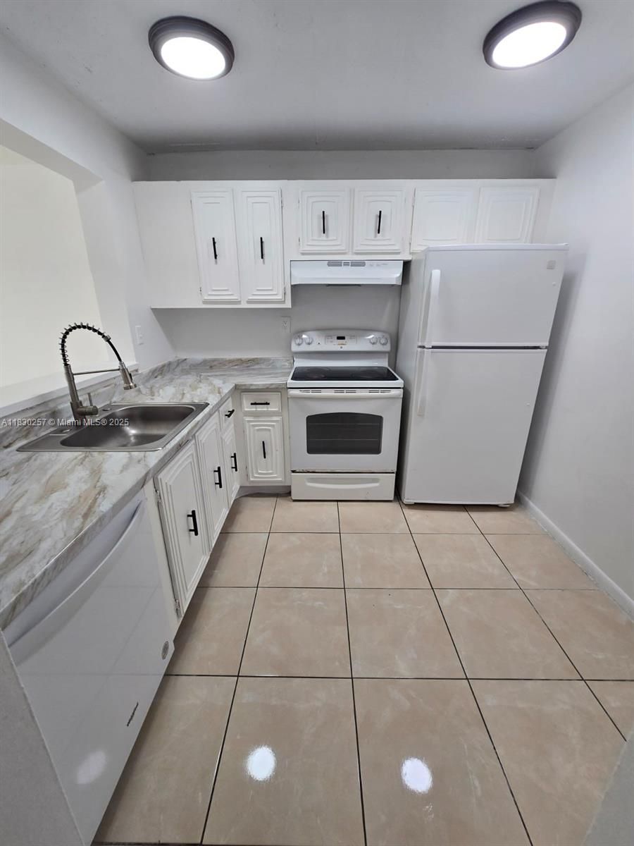 486 Nw 165th St Rd B-306