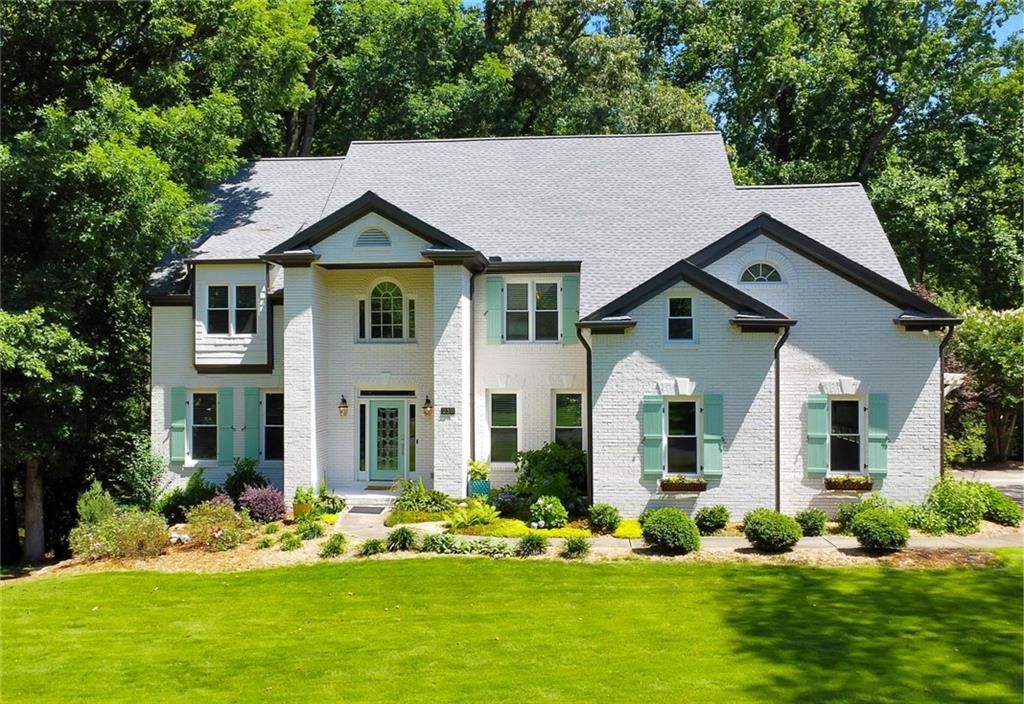 2311 Woodsfield Lane Ne