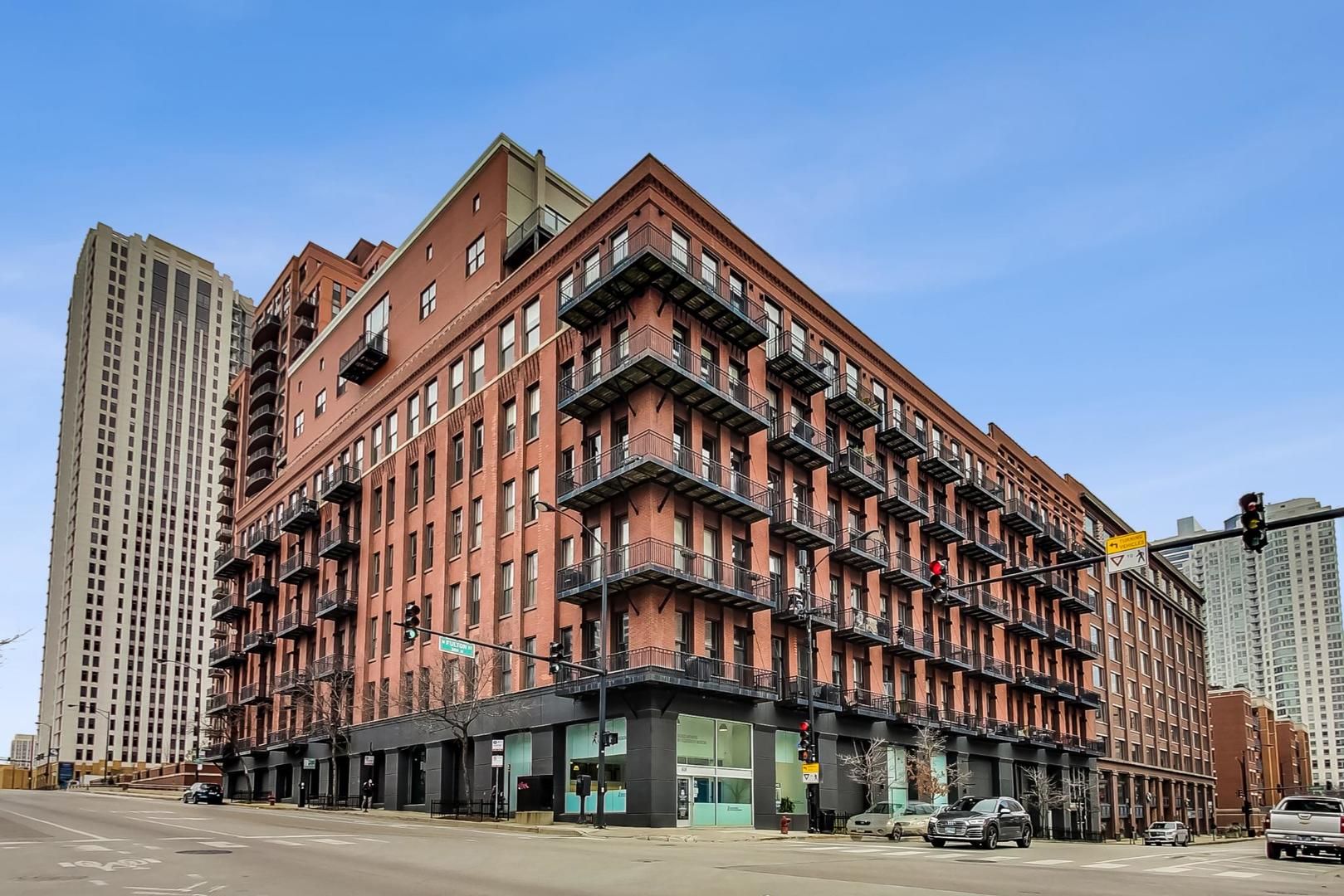 616 W Fulton Street 502