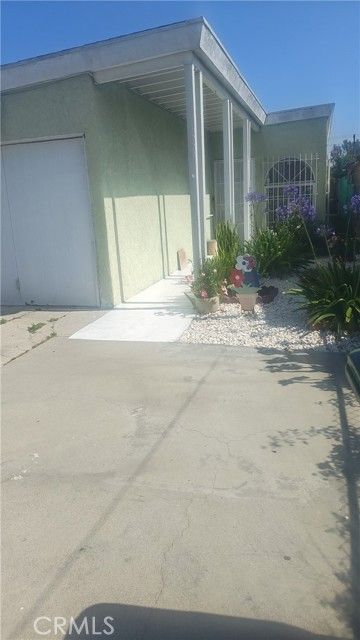 1664 E 113th