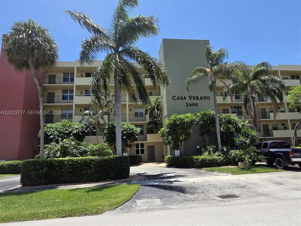 2400 Ne 10th Street 104