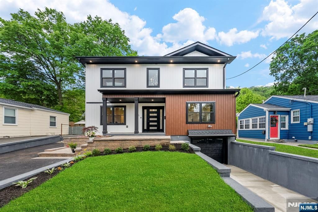 5 Mandeville Avenue