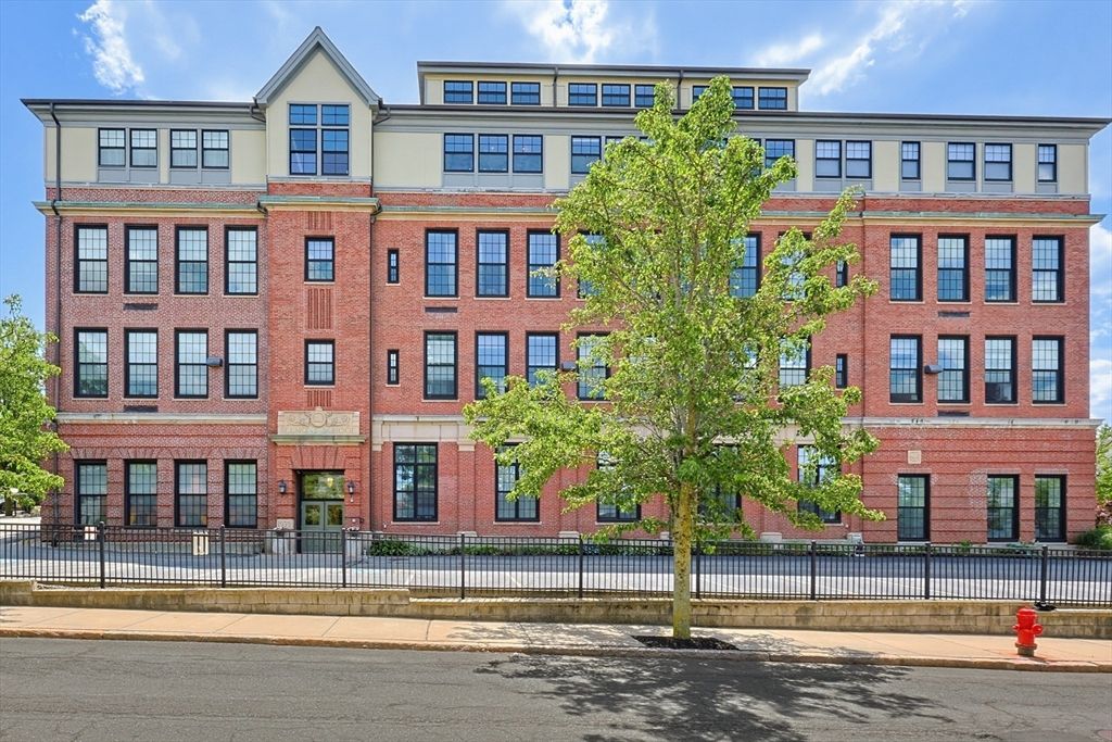 72 Ashland St 408