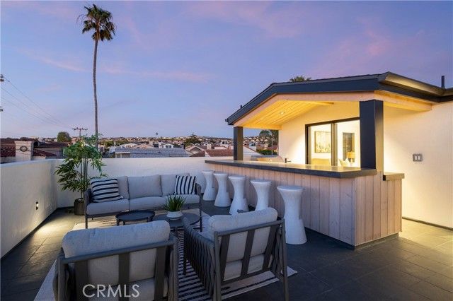 1/2 Narcissus Avenue B