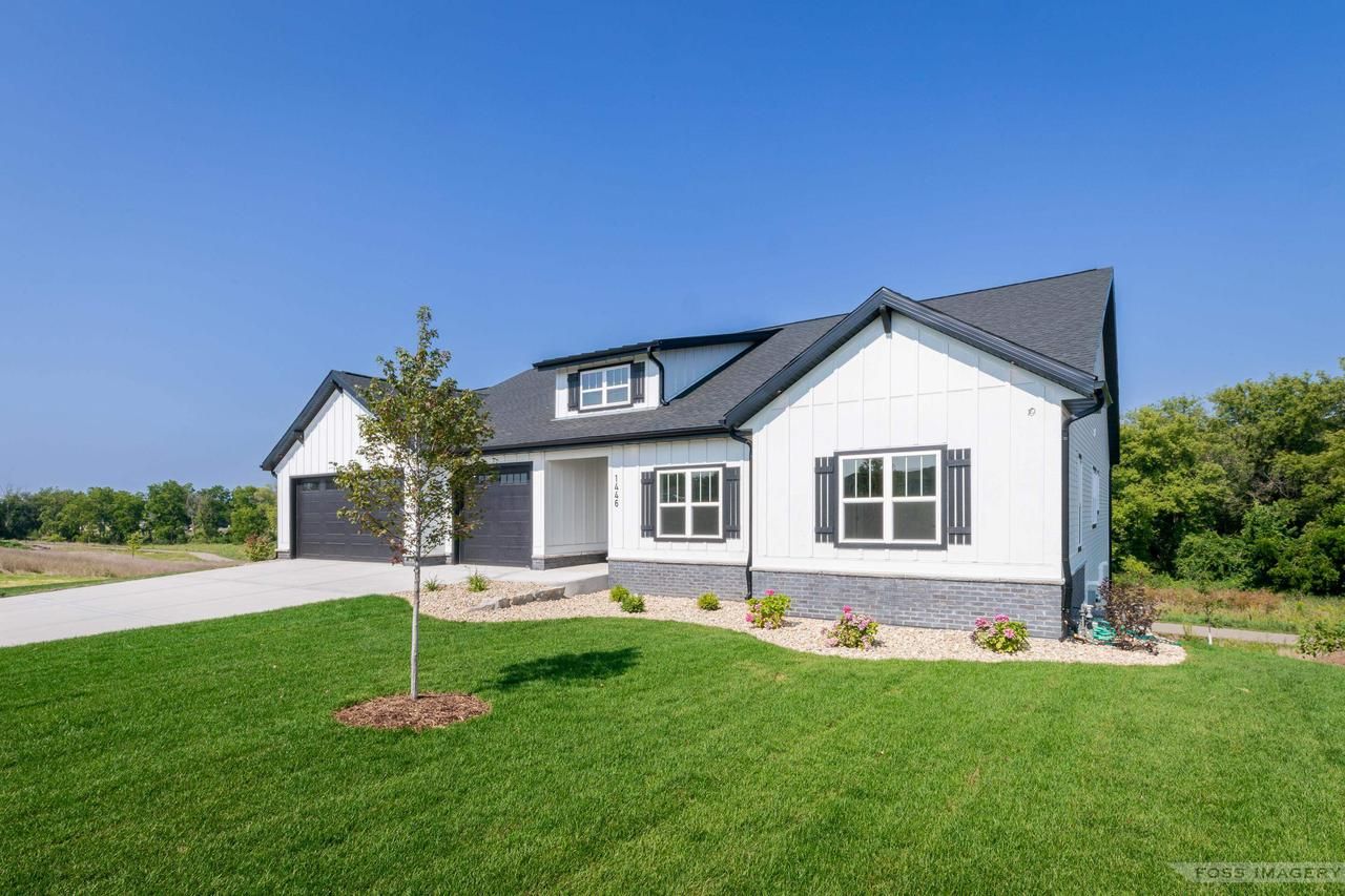 1446 Greenleaf Court