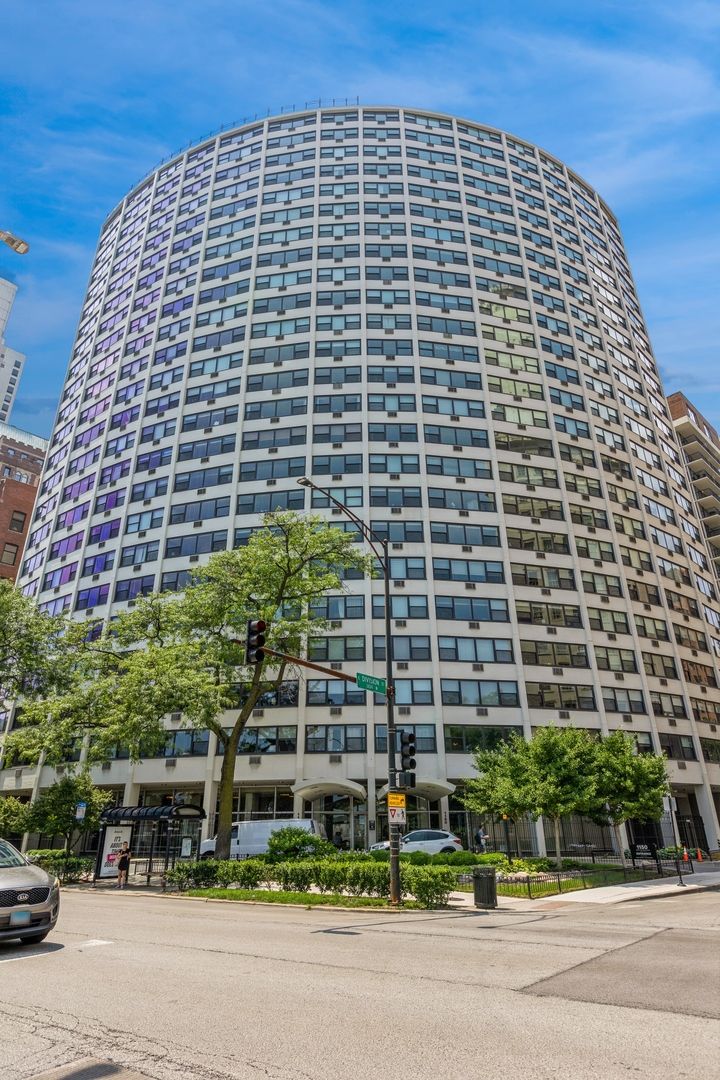 1150 N Lake Shore Drive 9J