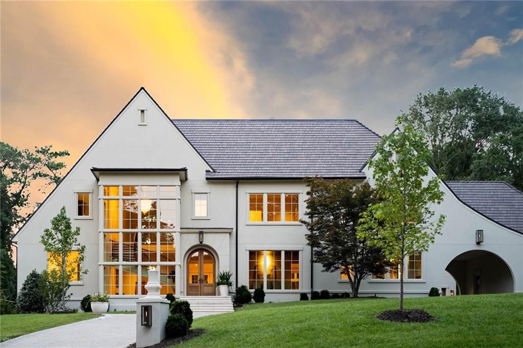 914 Buckingham Circle Nw