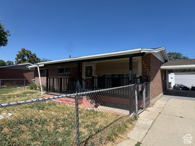 1250 N Buccaneer Dr