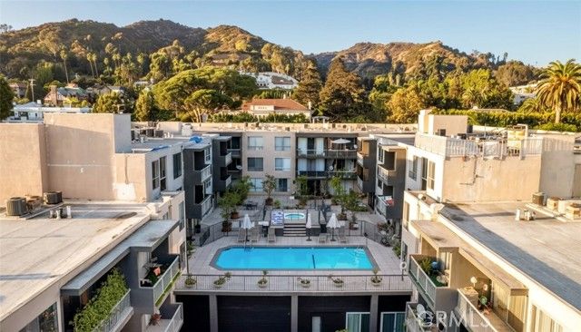 1745 Camino Palmero 537