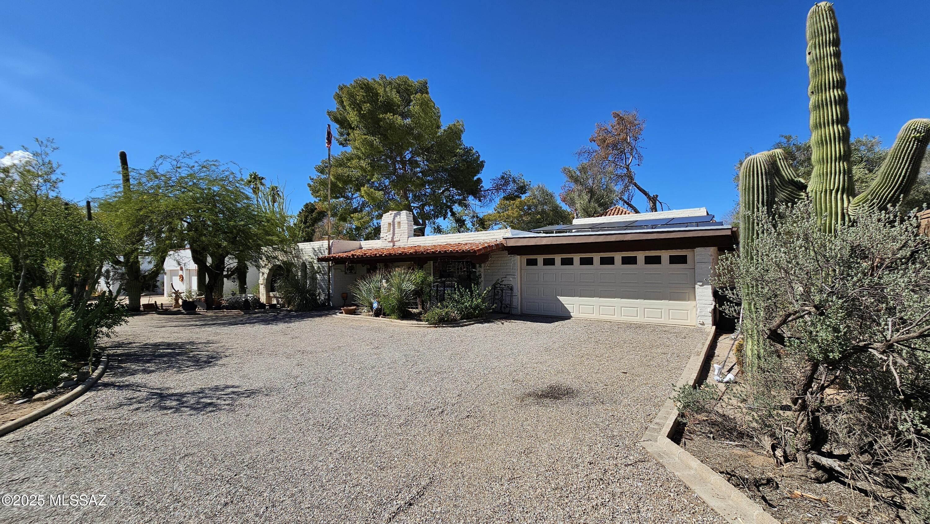 2401 E Mitchell Street