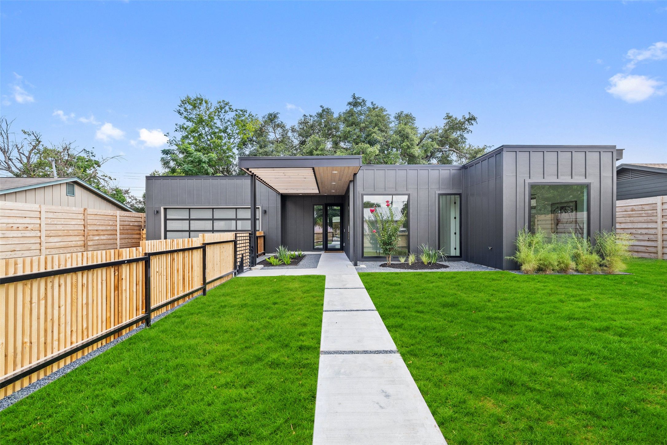 2305 Southern Oaks Drive