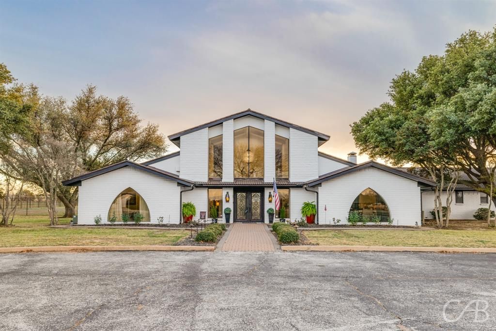 4833 Meadow Drive