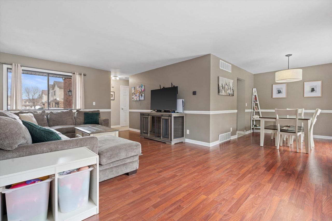 5835 Cambridge Circle 1