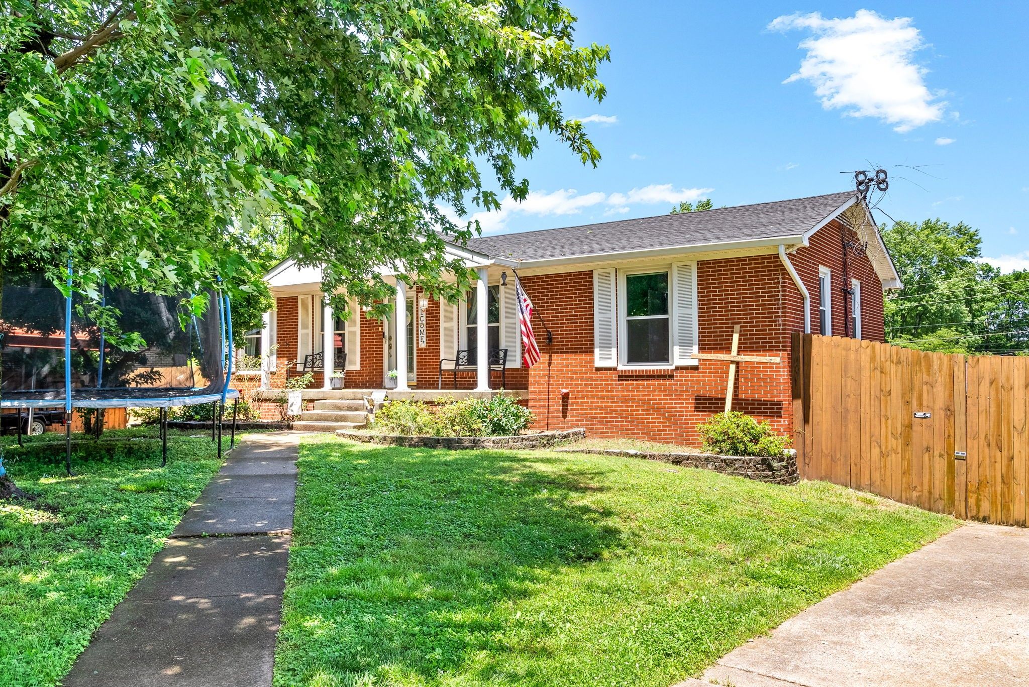 111 Rainbow St