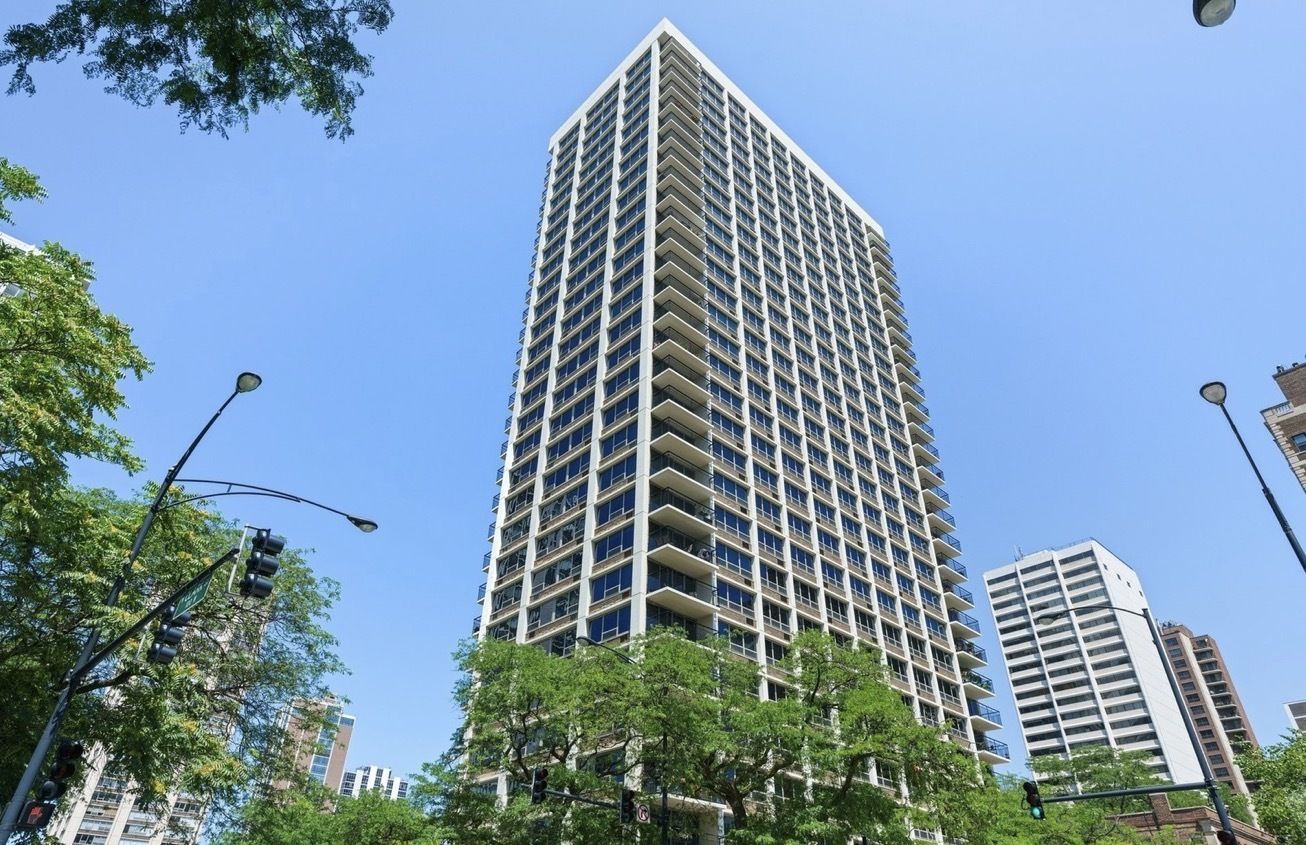 88 W Schiller Street 406