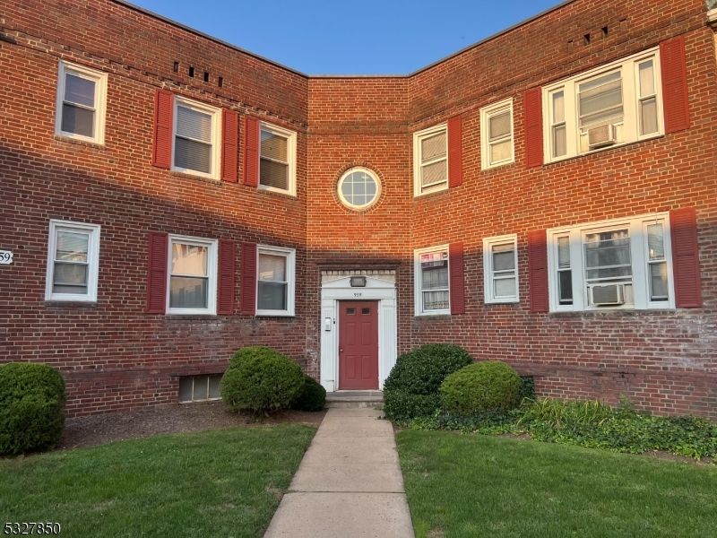 959 E Front St D