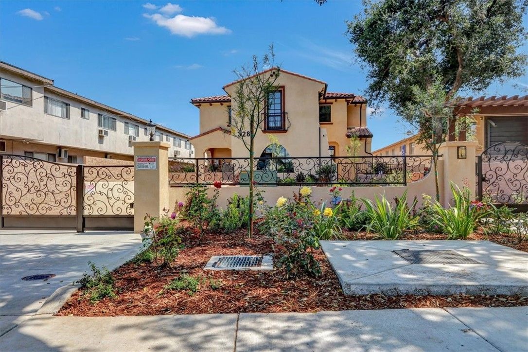 328 E Live Oak Street 9