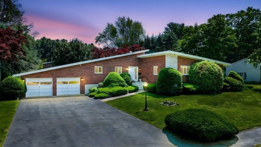 9 Seneca Drive