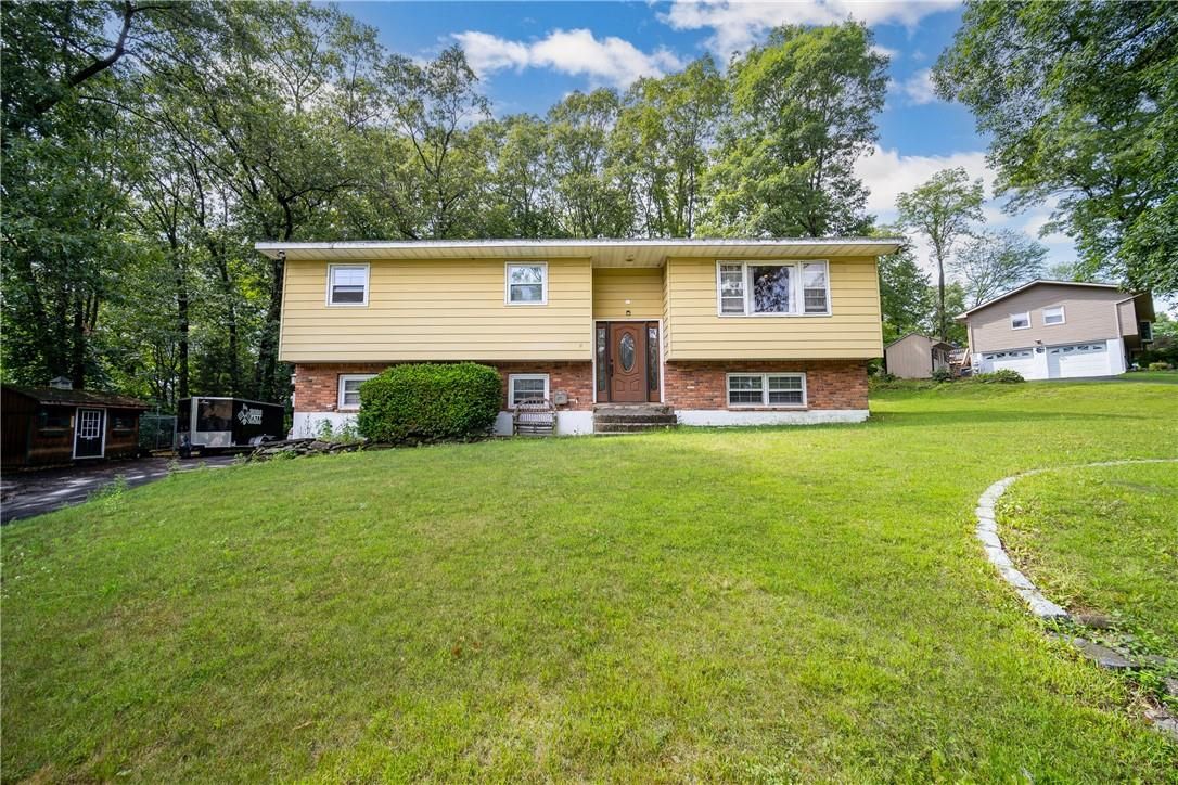 17 Woodland Circle