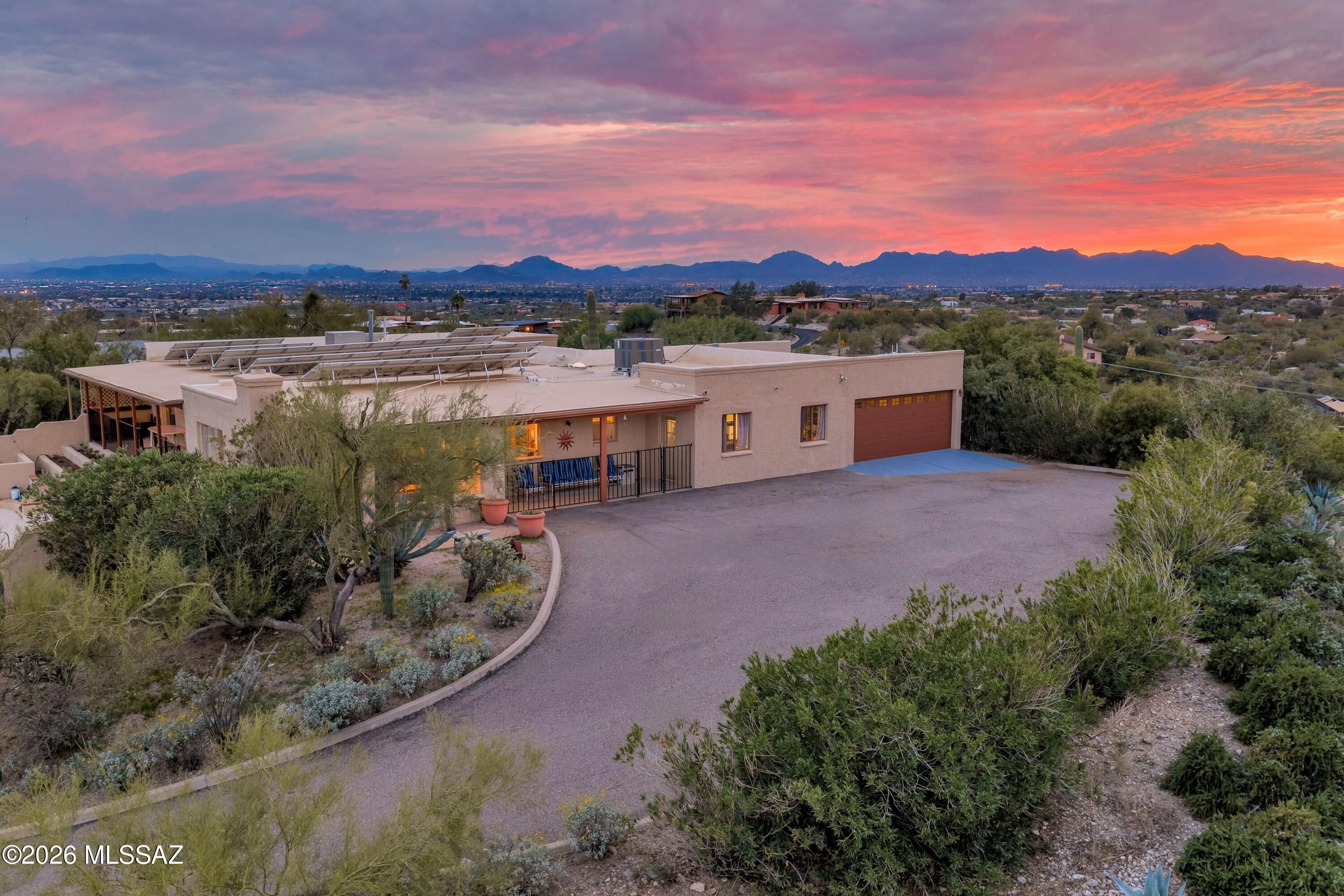 4975 N Camino Esplendora