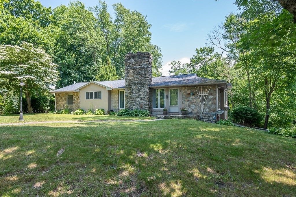 88 Newton Ave N
