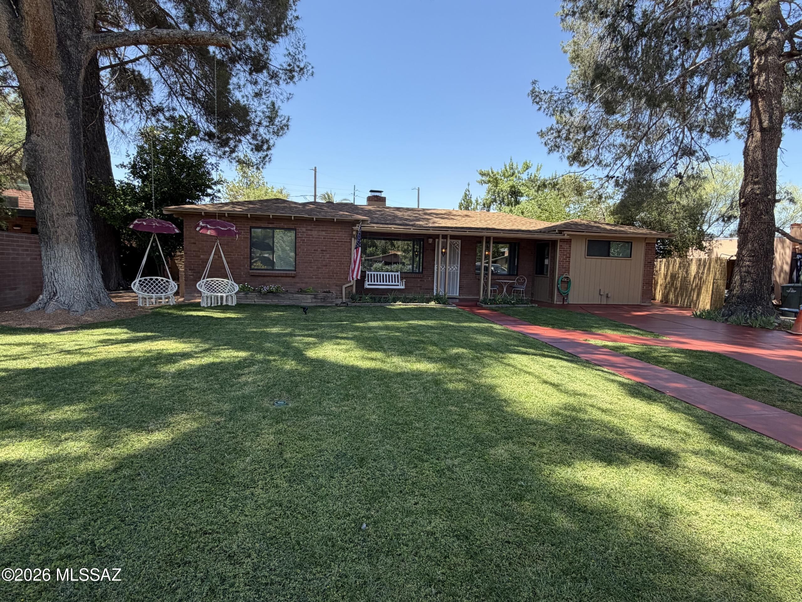 2738 E Farr Street
