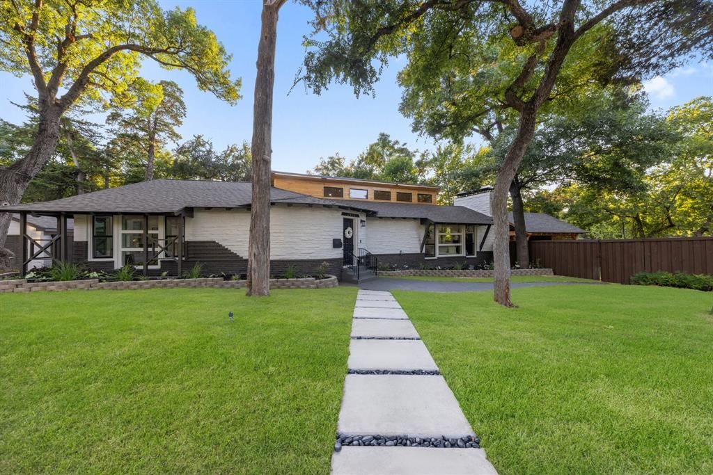 2900 W Jefferson Boulevard