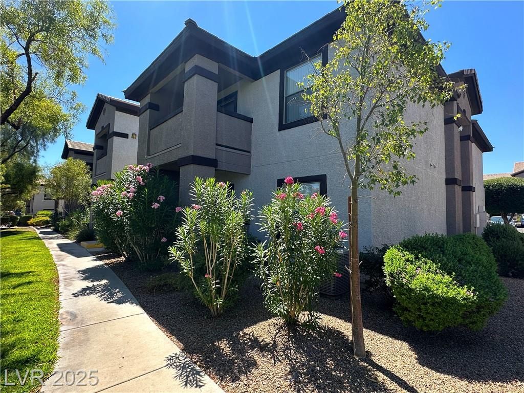 45 Maleena Mesa Street 211