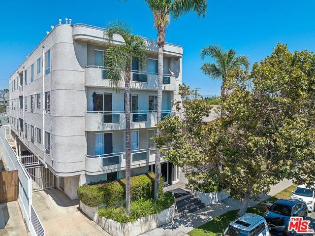 8349 Blackburn Avenue 201