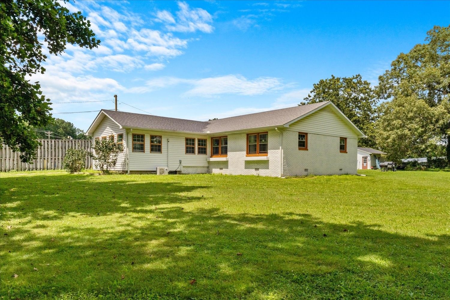 1611 Chisholm Rd
