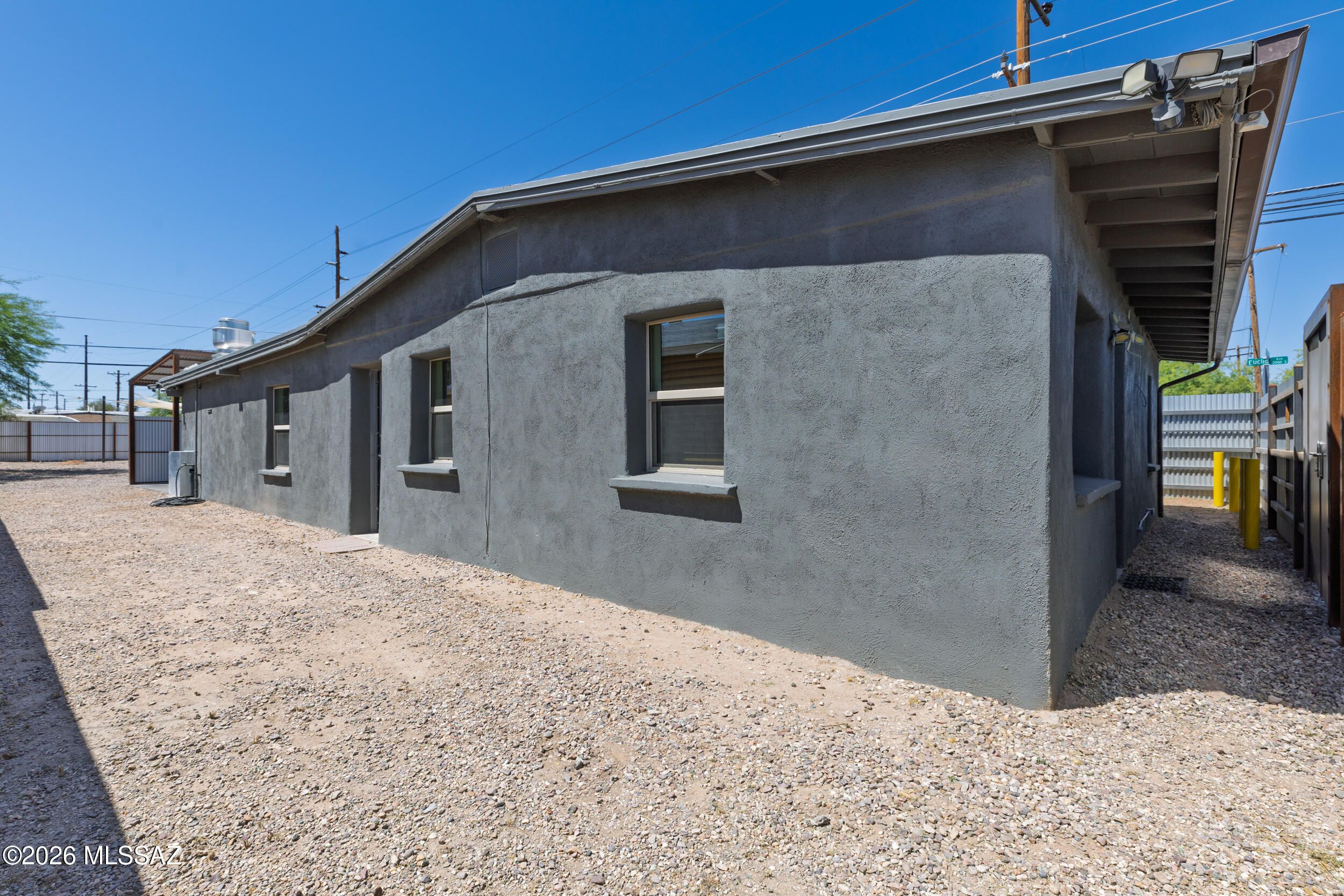 802 E Silverlake Road
