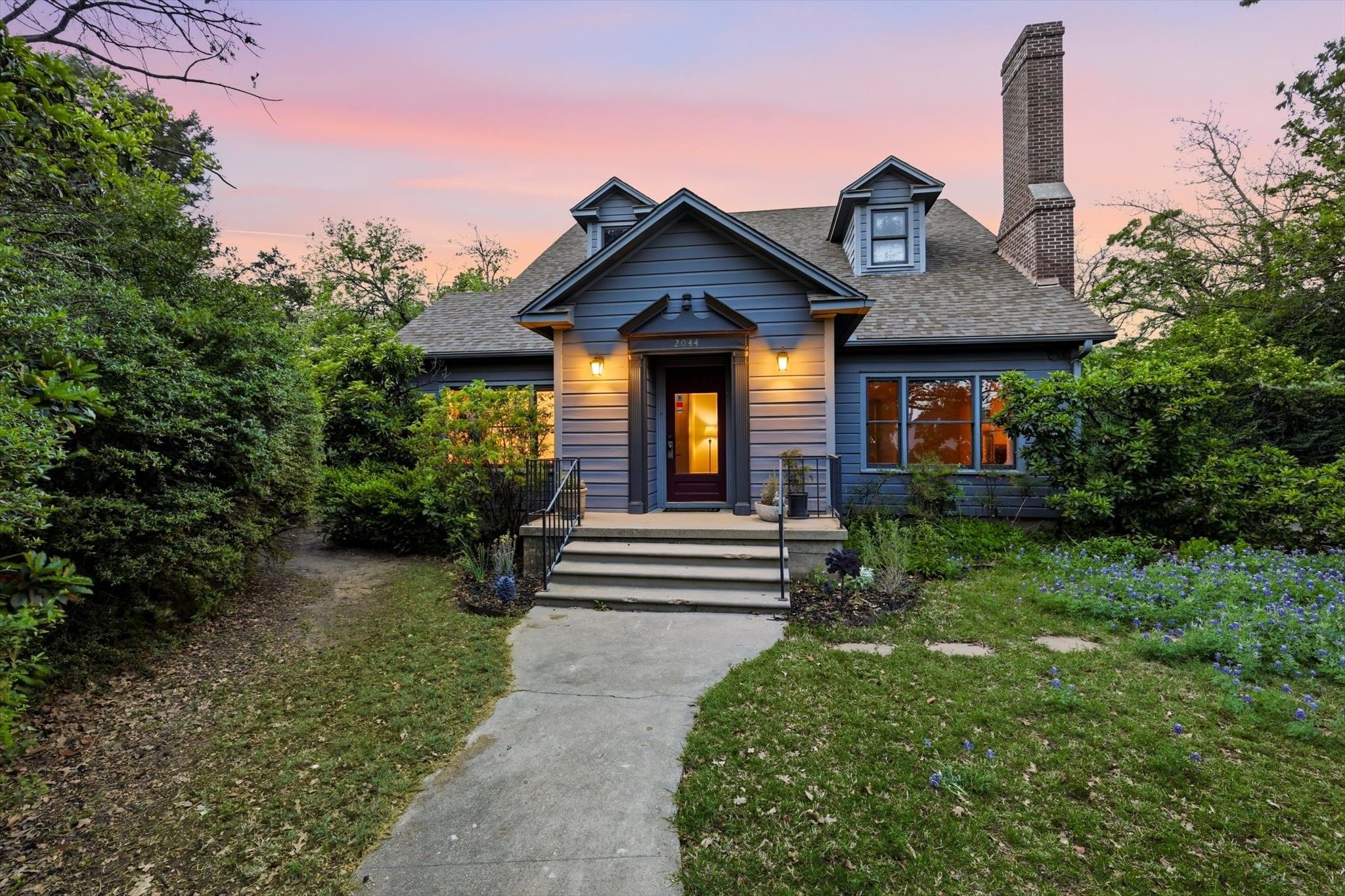 2044 W Oak Street