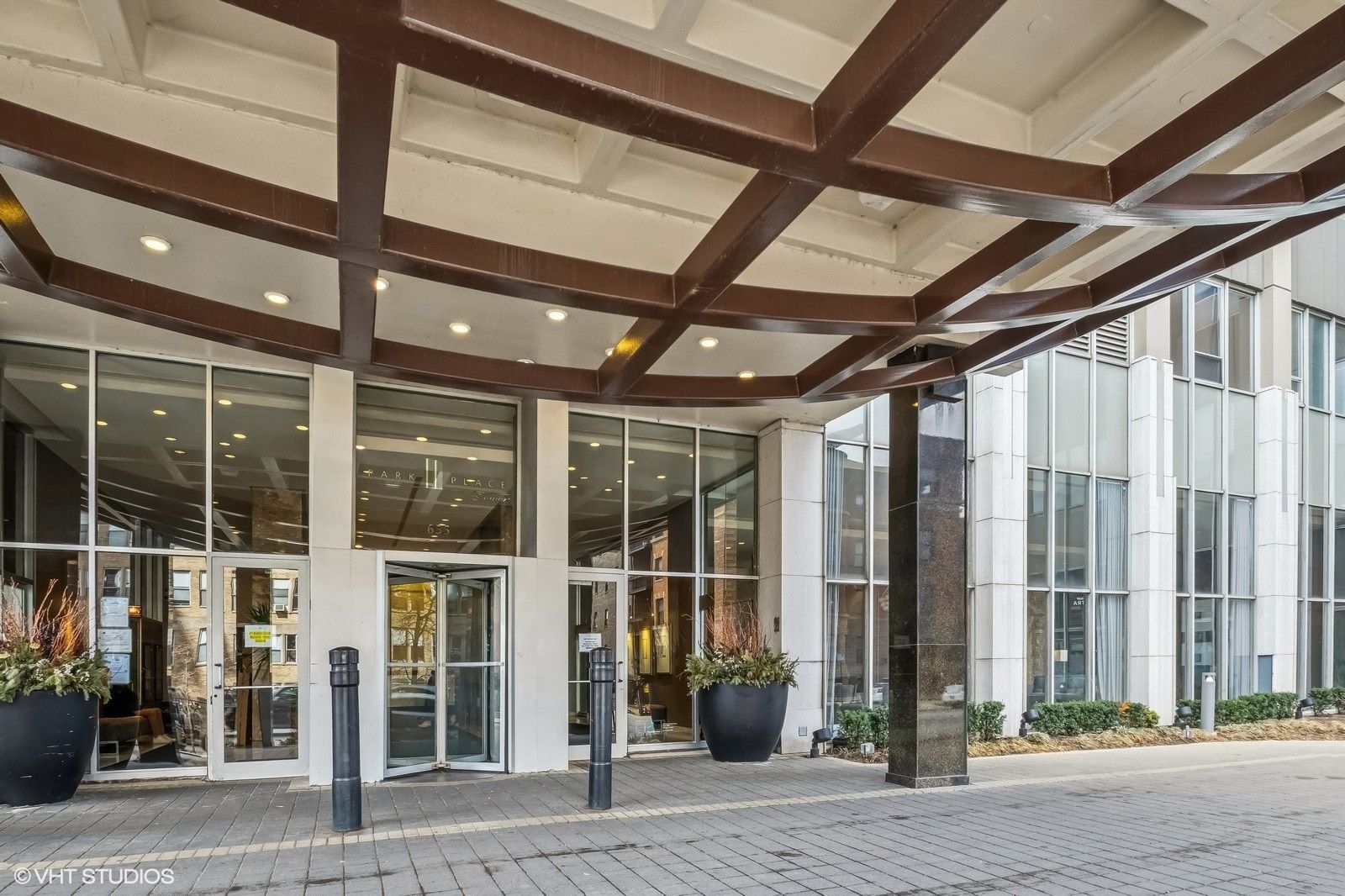 655 W Irving Park Road 3516