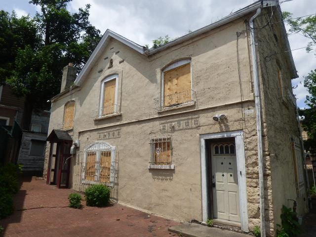 11-10 124 Street