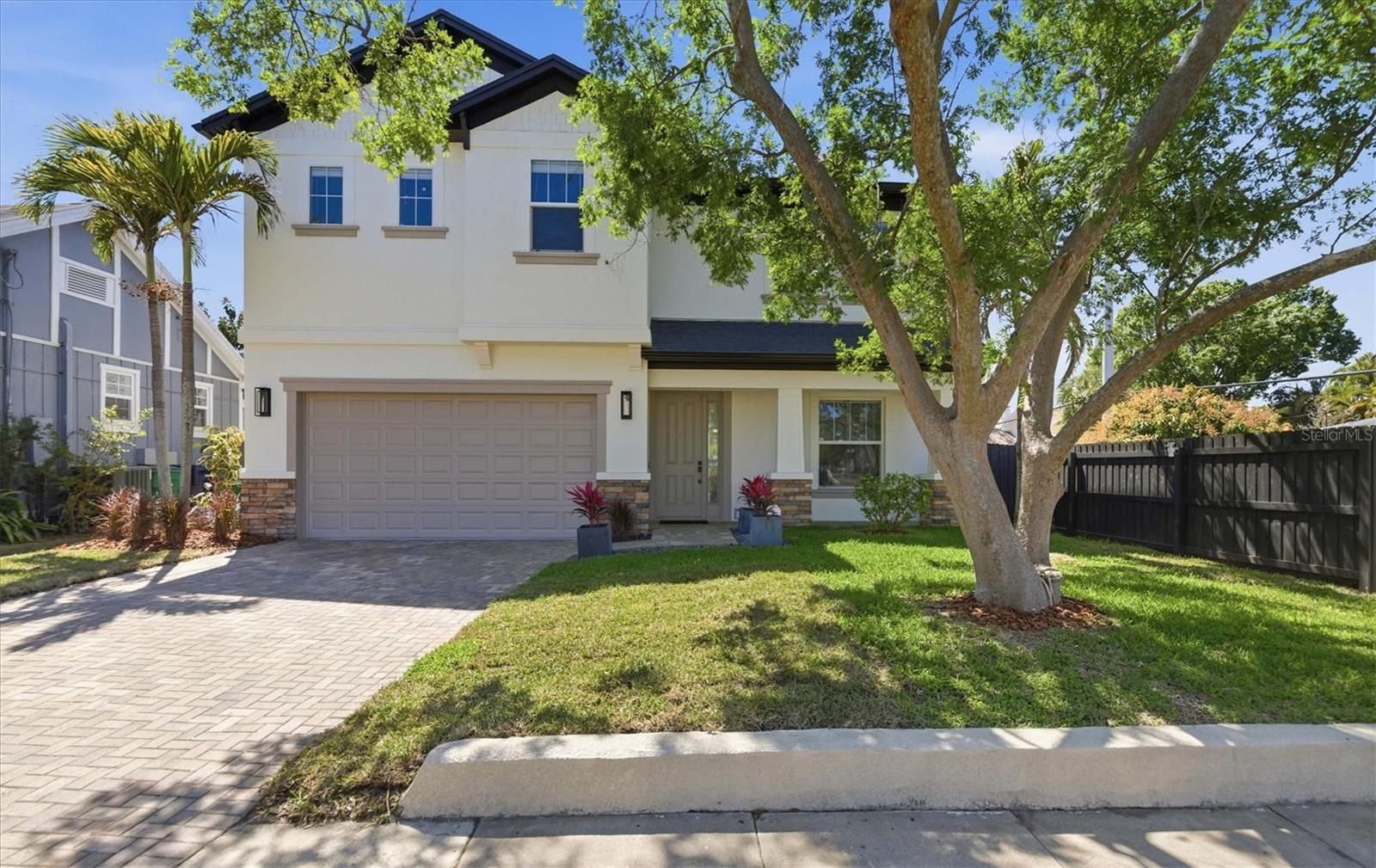 3824 W Santiago Street