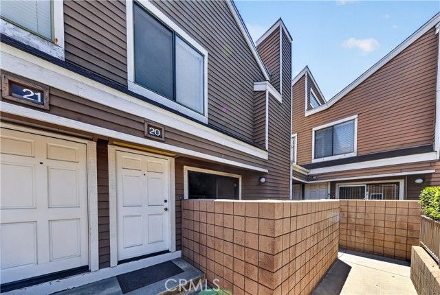 15125 Nordhoff 20