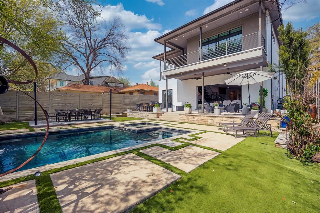 6854 La Vista Drive