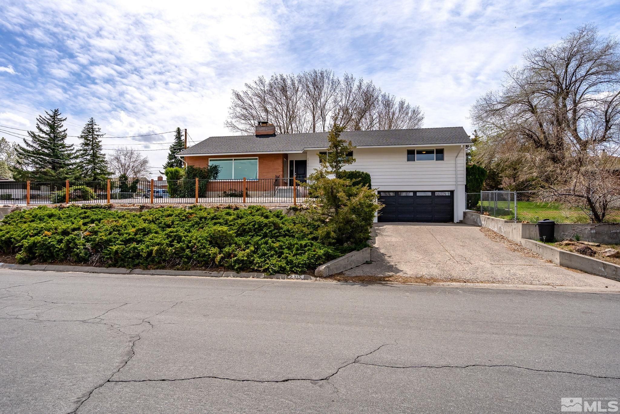 2315 Armstrong Lane