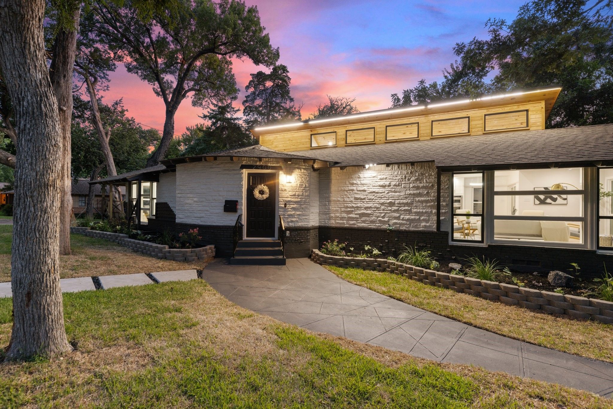 2900 W Jefferson Boulevard